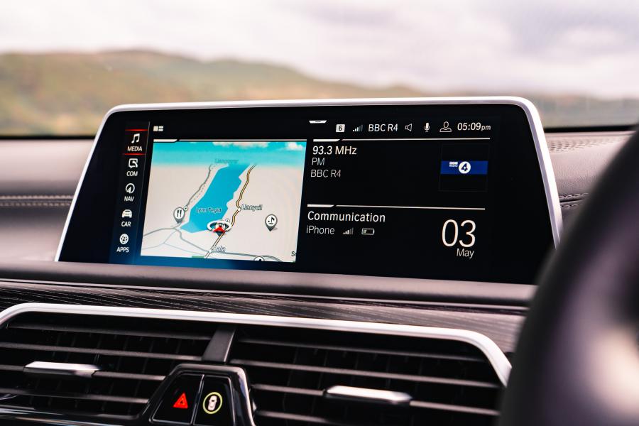 Детали интерьера BMW 730Ld (G12) 2019 года  (UK) (фото 3 из 36)
